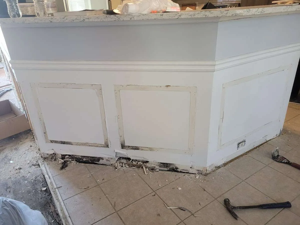 Water damage and mold on kitchen during Burst Pipe Cleanup in Mexico